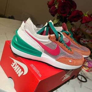 Brand New Nike Waffle One…..Size 6 Wowmen…. asking $100